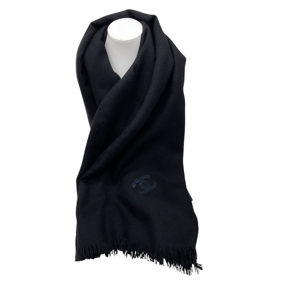 CHANEL BLACK SEQUINED CC LOGO FRINGED CASHMERE SCARF - Picture 6 of 8